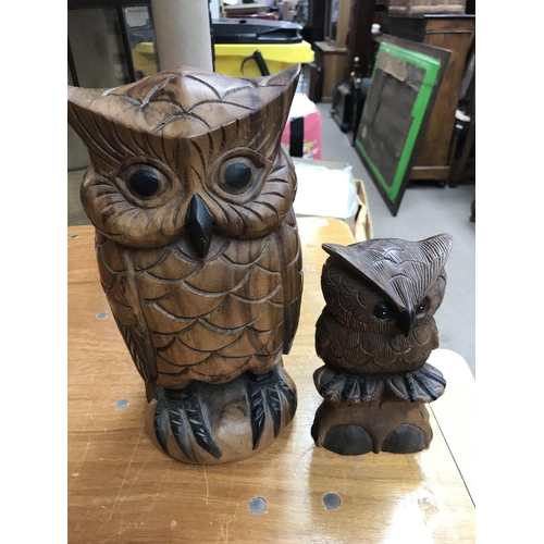 1211 - A collection of carved and wicker owl furniture.(no reserve)