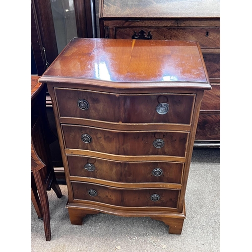 1225 - A Victorian walnut cupboard with raised back. Dimensions 50x107x140cm