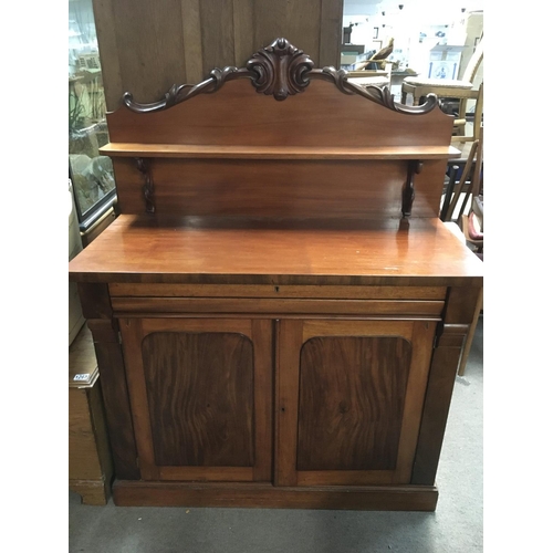 1225 - A Victorian walnut cupboard with raised back. Dimensions 50x107x140cm