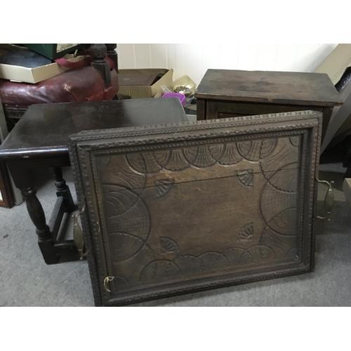 1254 - A small oak side table, small walnut cabinet and a carved design tray