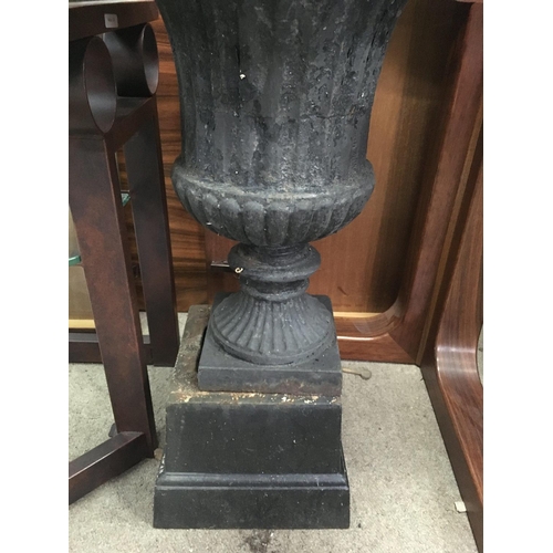 1290 - A harder urn of classical form on a stepped base .