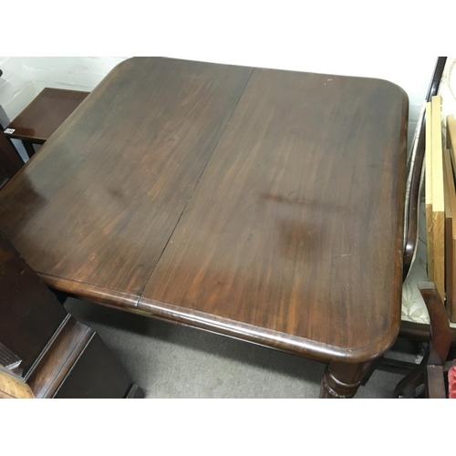 1360 - A Victorian mahogany dining table with matching chairs