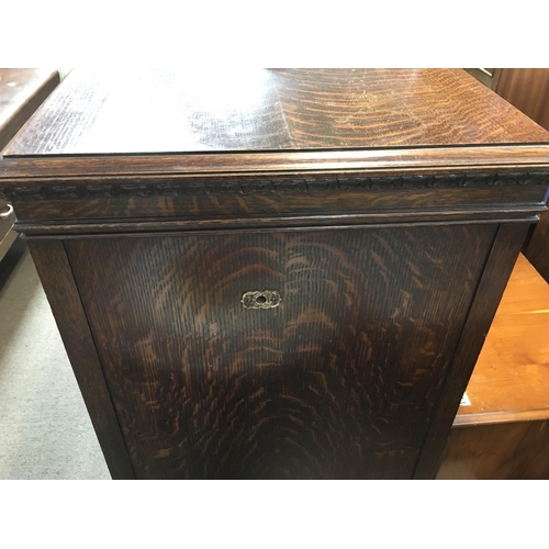 1384 - An Oak gramophone cabinet HMV model 202 / 203. 124cm tall 72 cm wide 60 cm deep.