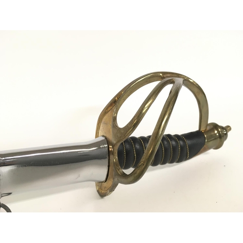 1582 - A French Heavy Calvary sword with a 83cm long blade, leather grip and scabbard. This lot cannot be p... 