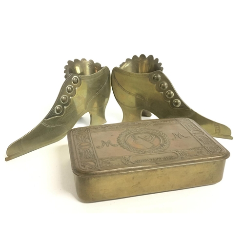 1590 - A trench art pair of free standing ladies shoes and a WW1 christmas 1914 tin. Postage category B