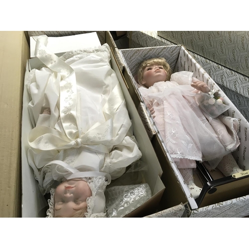 1830 - A large collection of boxed Alberon collectors dolls.