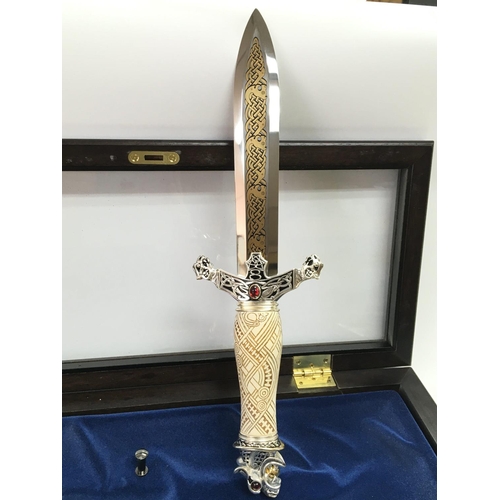 1867 - A cased collectors viking dagger (39cm long), made in Germany. This lot cannot be posted