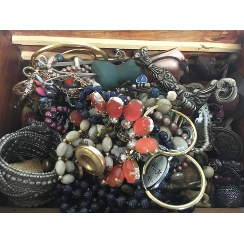 761 - A collection of vintage costume jewellery including watches, bracelets, scissors, a few 9ct gold pie... 