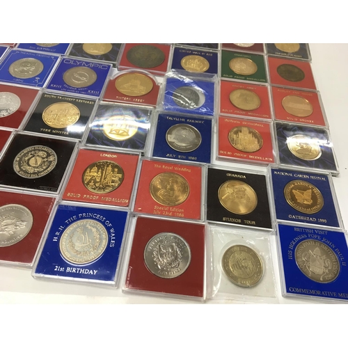 765 - A large collection of assorted commemorative medals including many 22ct gold plated examples. Postag... 