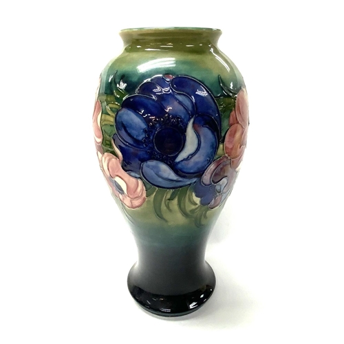 902 - A large 20th Century Moorcroft vase in anemone pattern, Walter Moorcroft initial mark, impressed Moo... 