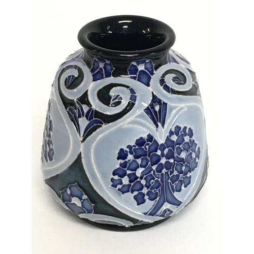 905 - A Moorcroft forget me not vase, 8cm tall. No obvious damage or restoration, this lot cannot be poste... 