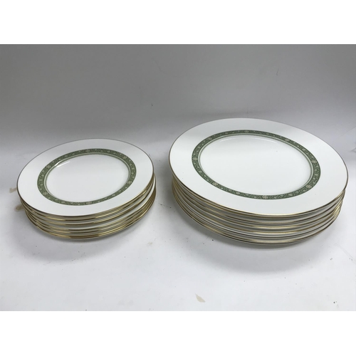 957 - A royal Doulton dinner service set.