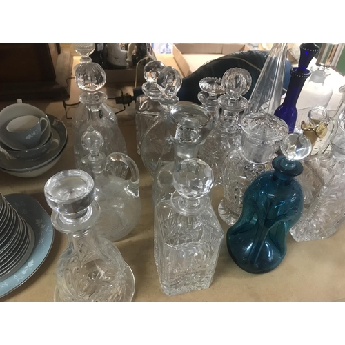 960 - A collection of decanters including some cut glass and coloured glass examples. Approximately 21 dec... 