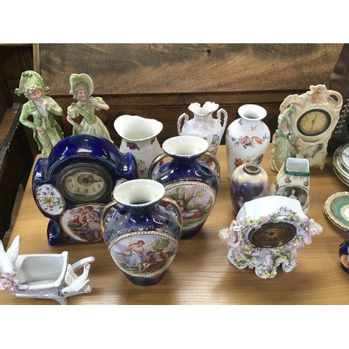 1152 - A collection of various ceramics items. 
Postage D