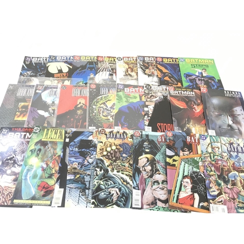 89 - A box containing approximately 300 comics. Various titles to include Marvel and DC. No reserve.