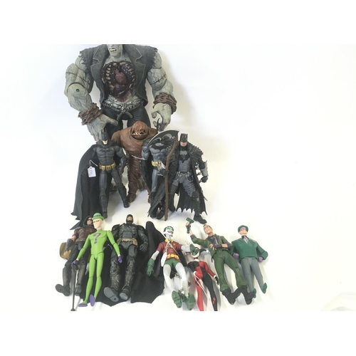 123 - A Large Collection of Marvel/D.C. Figures and Others.