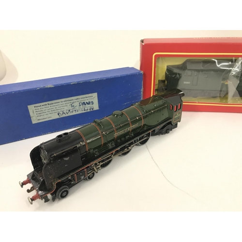 171 - A Boxed Tri-Ang 00 Gauge Co-Co Diesel locomotive #R.752. A Boxed Hornb-Dublo Duches Of Montrose #EDL... 