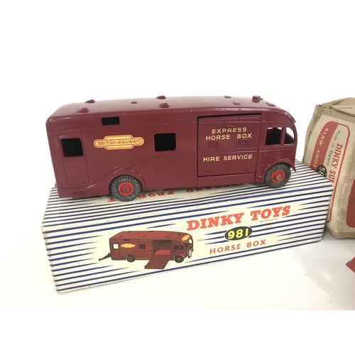 182 - A Boxed Dinky Horse Box #881. And a Blaw Knox Bulldozer #561 a/f.