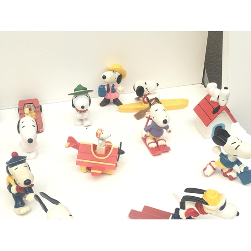376 - A collection of 30 Collectable Snoopy figures of varying ages. NO RESERVE