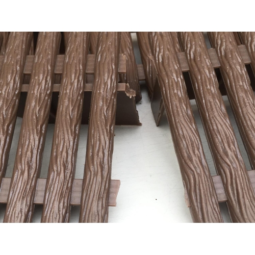 378 - A boxed Britains FORT COMANCHE. Includes playmate. No figures. Some damage to one wall section. NO R... 
