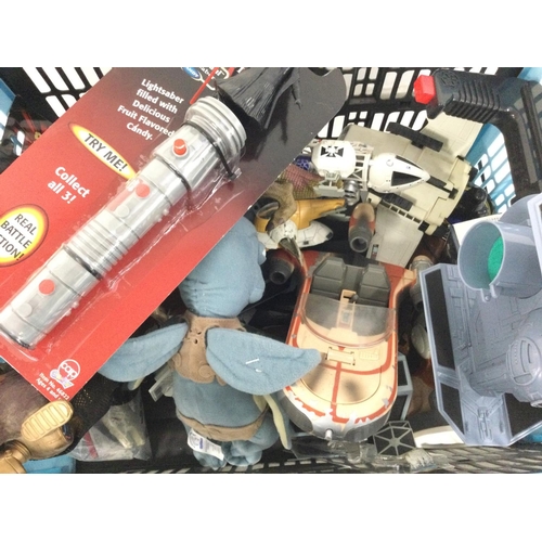 391 - A Collection of Loose Star Wars Toys Mostly Modern. Ideal for Spare Pats Etc. And a Madalorian The C... 
