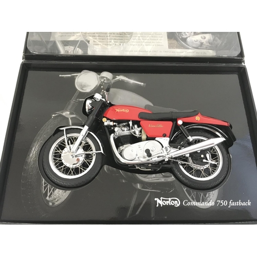 401 - A Boxed Minichamps Norton Commando 750 Flashback 1968. Red.