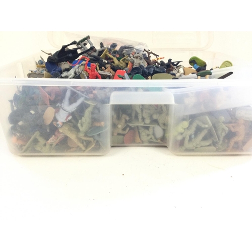 423 - A box containing a large quantity of plastic toy soldiers. To include Britains Herald Timpo and Matc... 