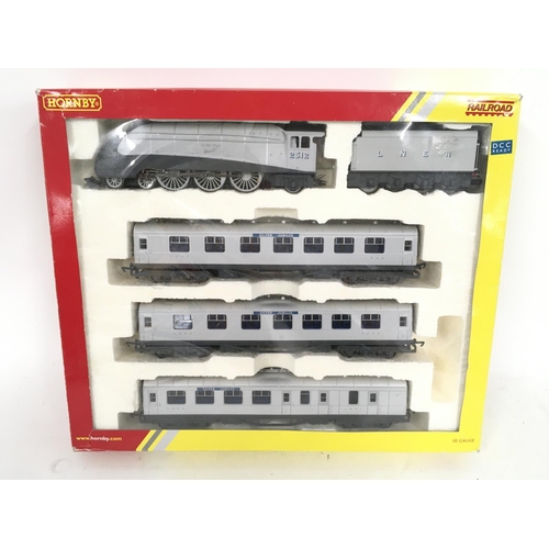 719 - A Boxed Hornby 00 Gauge Silver Jubilee Pack.DCC #R3174