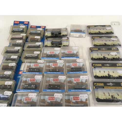 85 - A collection in excess of 40 pieces of N gauge railway carriages by Peco and passengers by Graham Fa... 