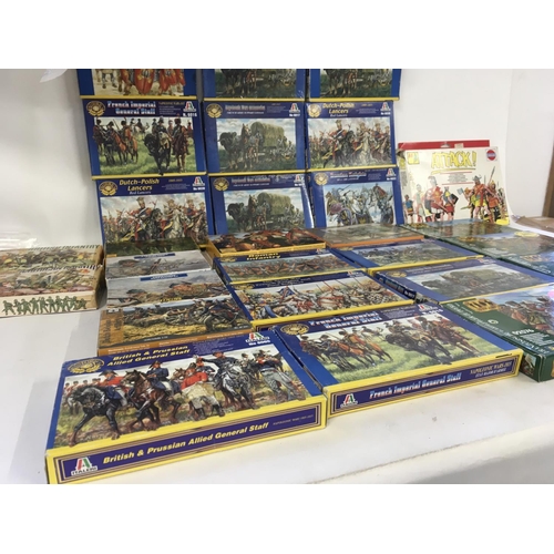 93 - A collection in of 29 boxed model military soldiers and accessories through the ages. Manufacturers ... 