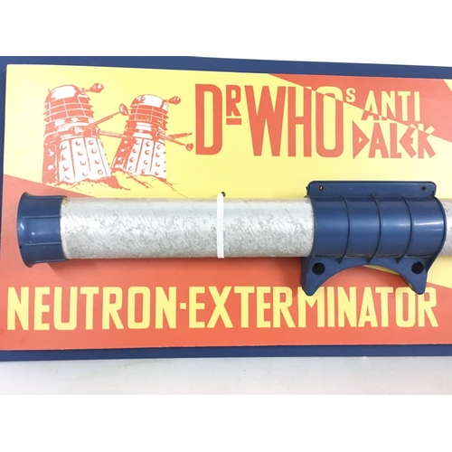 99 - A very rare Dr Who Anti-Dalek Neuron Exterminator. This is an original weapon mounted on a reproduct... 