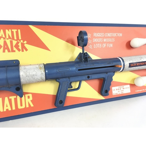 99 - A very rare Dr Who Anti-Dalek Neuron Exterminator. This is an original weapon mounted on a reproduct... 