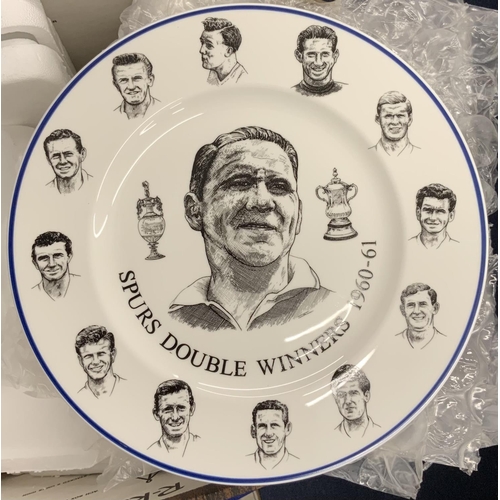 138 - Tottenham Football Plate Collection: Pristine collection of 12 plates from the Danbury Mint series. ... 