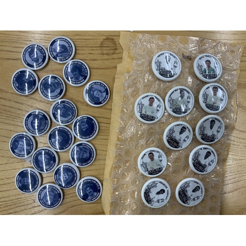 142 - Tottenham Football Badge Collection: Large quantity of pin badges to include a boxed set with 23, li... 