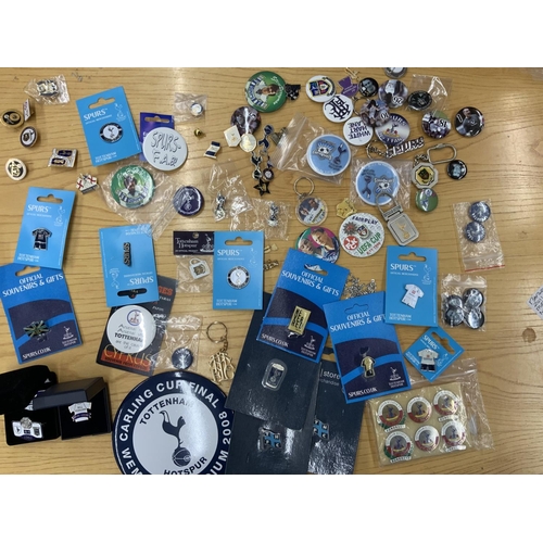 142 - Tottenham Football Badge Collection: Large quantity of pin badges to include a boxed set with 23, li... 