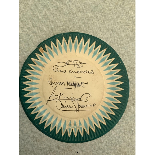 152 - Tottenham Football Autographs: Paper plate signed either side by Neighbour Knowles Peters Beal Naylo... 