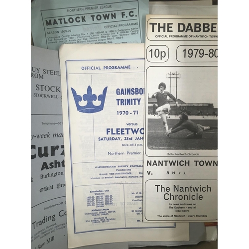 189 - Non League Football Programmes: Wide range of clubs from the 60s onwards covering the whole country.... 