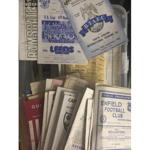 207 - Non League Football Programme Box: Quantity of mainly 1970s Non League teams with some earlier. Wide... 