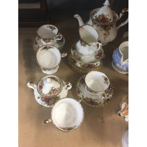 1042 - A Royal Albert tea set decorated in the country rose pattern.