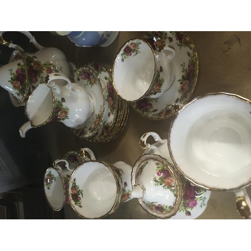 1042 - A Royal Albert tea set decorated in the country rose pattern.