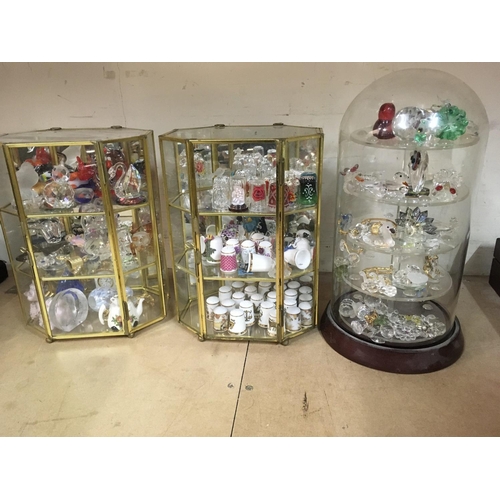 1044 - Four small display cabinets containing thimbles and crystals ornaments.