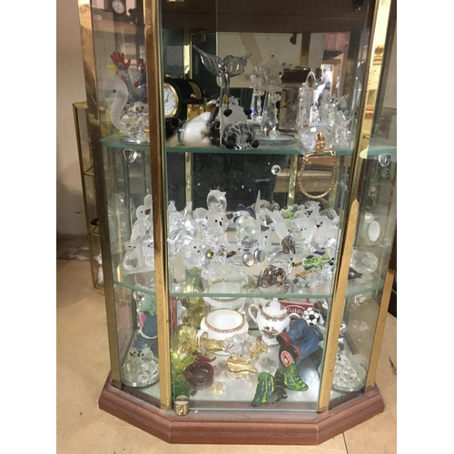 1044 - Four small display cabinets containing thimbles and crystals ornaments.