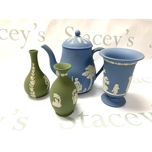 1061 - 4 Wedgewood Jasper ware pieces (1 A/F).