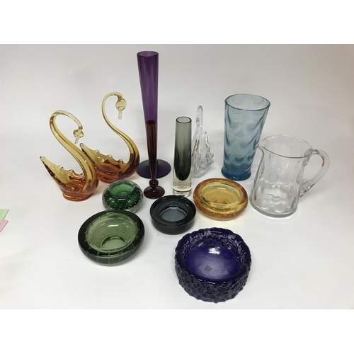 1118 - A mixed collection of glassware including cut and coloured pieces.