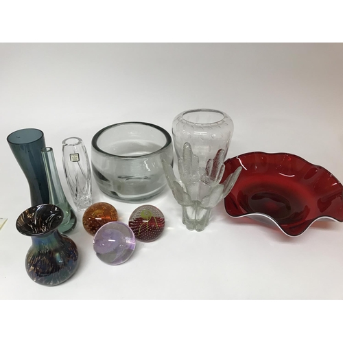 1119 - A mixed collection of glassware including bowls vases and paperweights.