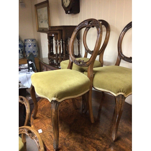 1237 - A quality Victorian burr walnut inlaid loo table the oval hinges top on a carved base with scroll fe... 