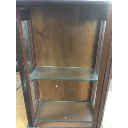 1281 - A mahogany hanging cabinet 15x30x45cm. NO RESERVE