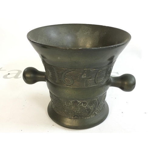 774 - An antique bell shaped bronze mortar , with inscription 1640 Andom. 10cm tall. Postage category B