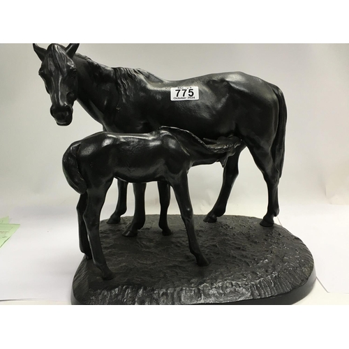 775 - A Bronzed group in the form of horse and foal 30 cm .