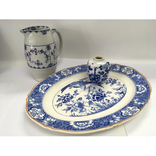 813 - A Chinese export porcelain blue and white plate, blue and white ginger jar (no cover) and other cera... 